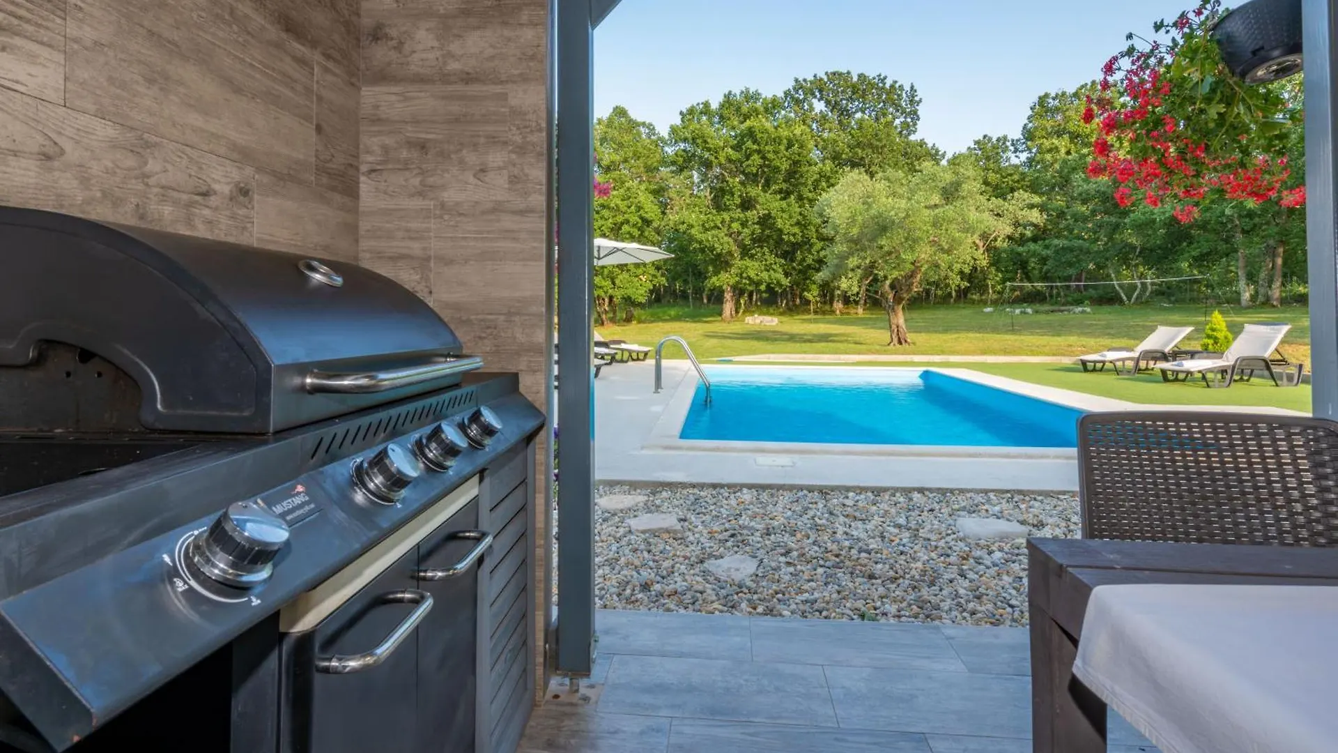 Cukrici Villa Valpiana, A Modern, Luxurious, Warm And Romantic Villa בית נופש